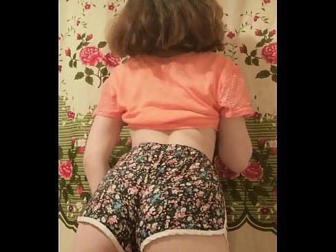 ❤️ Jovem sensual a despir os seus calções para a câmara Porno russo em nós pt.https-tubsexer.ru ☑