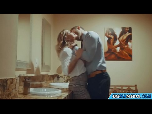 ❤️ Quando uma loira peituda o seduz numa casa de banho pública Porno russo em nós pt.https-tubsexer.ru ☑